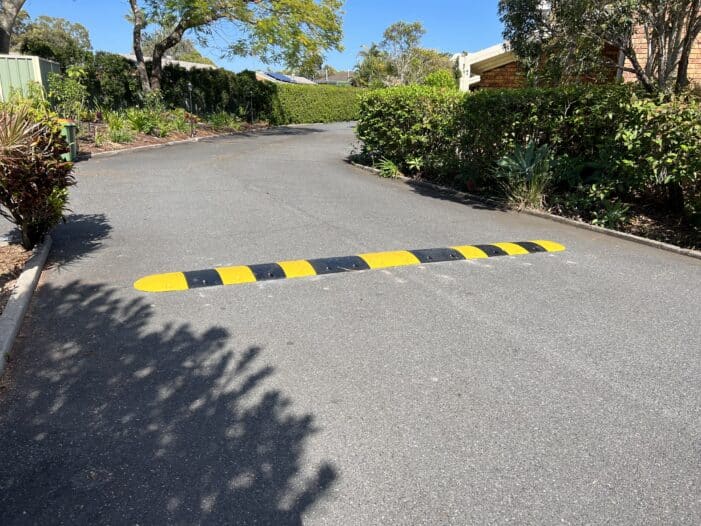 2.7M Standard Round Top Rubber Speed Hump (Including fixings)
