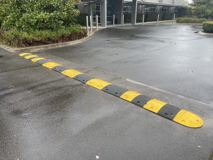 2.7M Standard Round Top Rubber Speed Hump (Including fixings)
