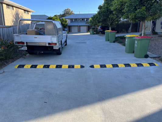 2.86M Polyethylene/Plastic Budget Speed Hump with Fixings