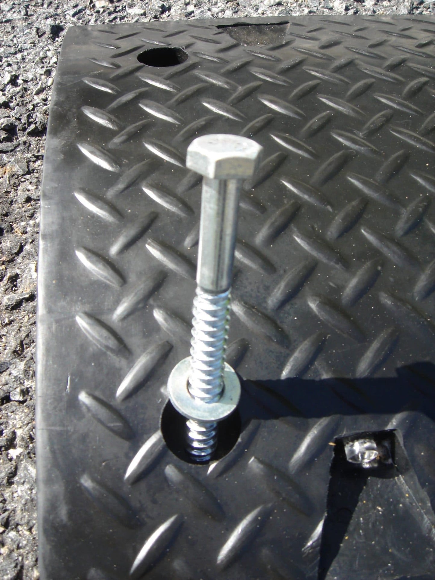 2.7M Standard Round Top Rubber Speed Hump (Including fixings)