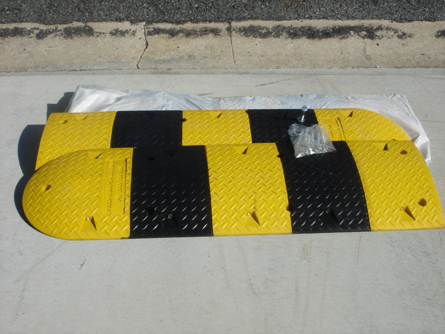 2.7M Standard Round Top Rubber Speed Hump (Including fixings)