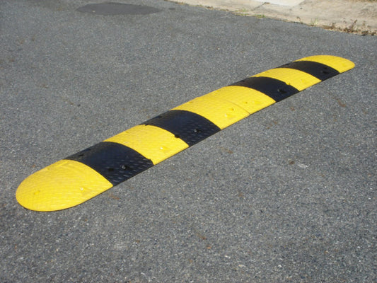 2.7M Standard Round Top Rubber Speed Hump (Including fixings)