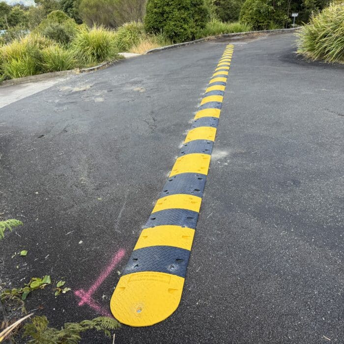 2.7M Standard Round Top Rubber Speed Hump (Including fixings)